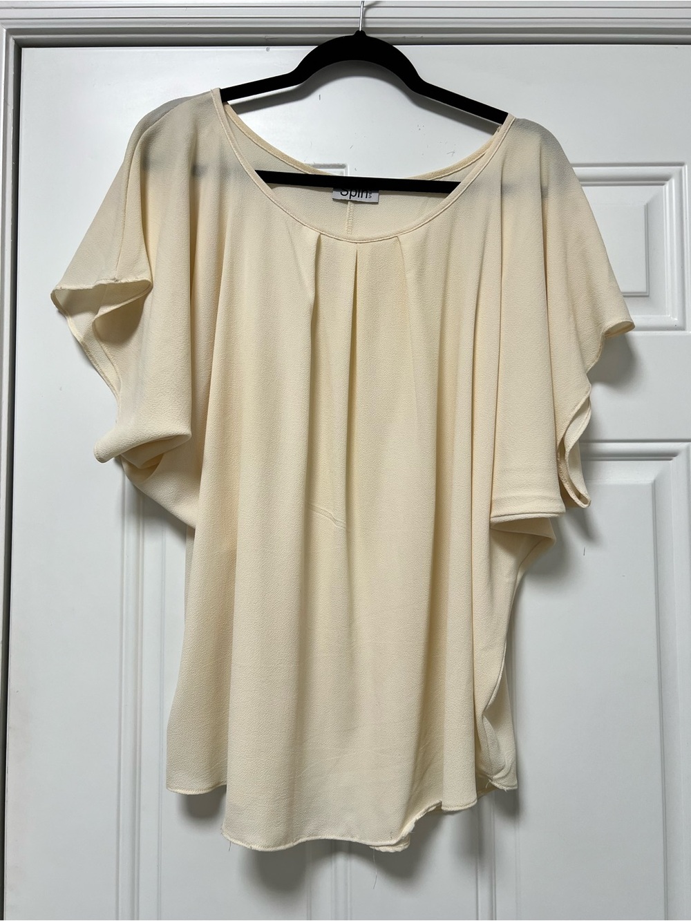 Spin USA Women’s Cream Flutter Sleeve Blouse Size XL Preowned